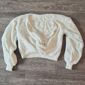 🌸 SUPER SOFT White Fuzzy Sweater